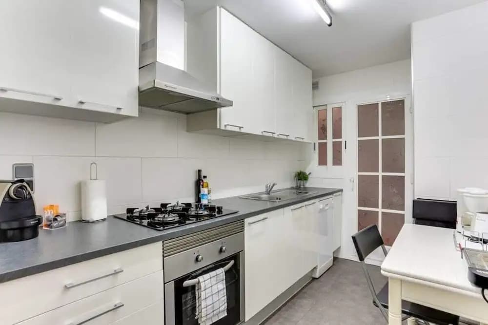 Amazing 3 Bed Close to the Beach - photo 10