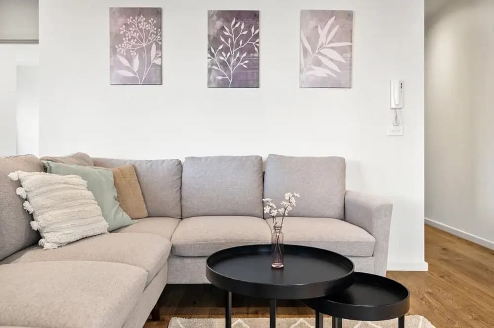 Bright 2-bed Flat With Balcony in Kensington - photo 6