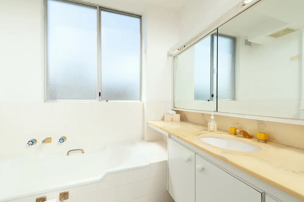 Bondi Apt for 4 Panoramic Ocean - photo 9
