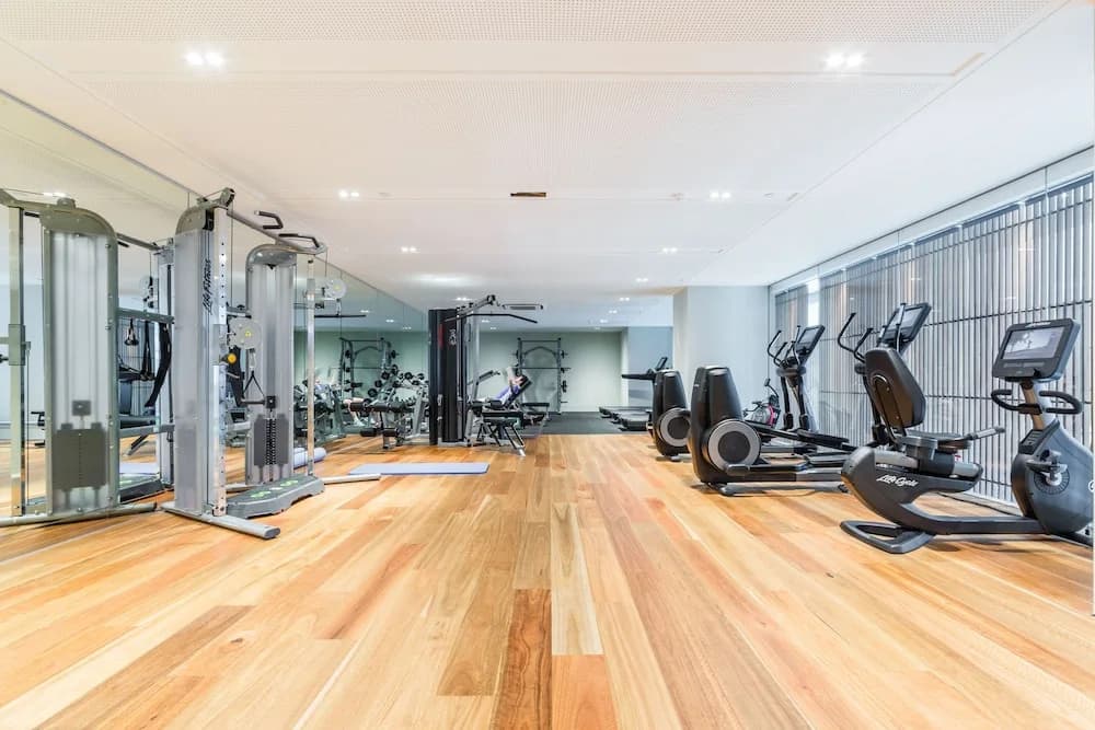 Exquisite 1 bedroom Parking Gym Pool Spa - photo 14