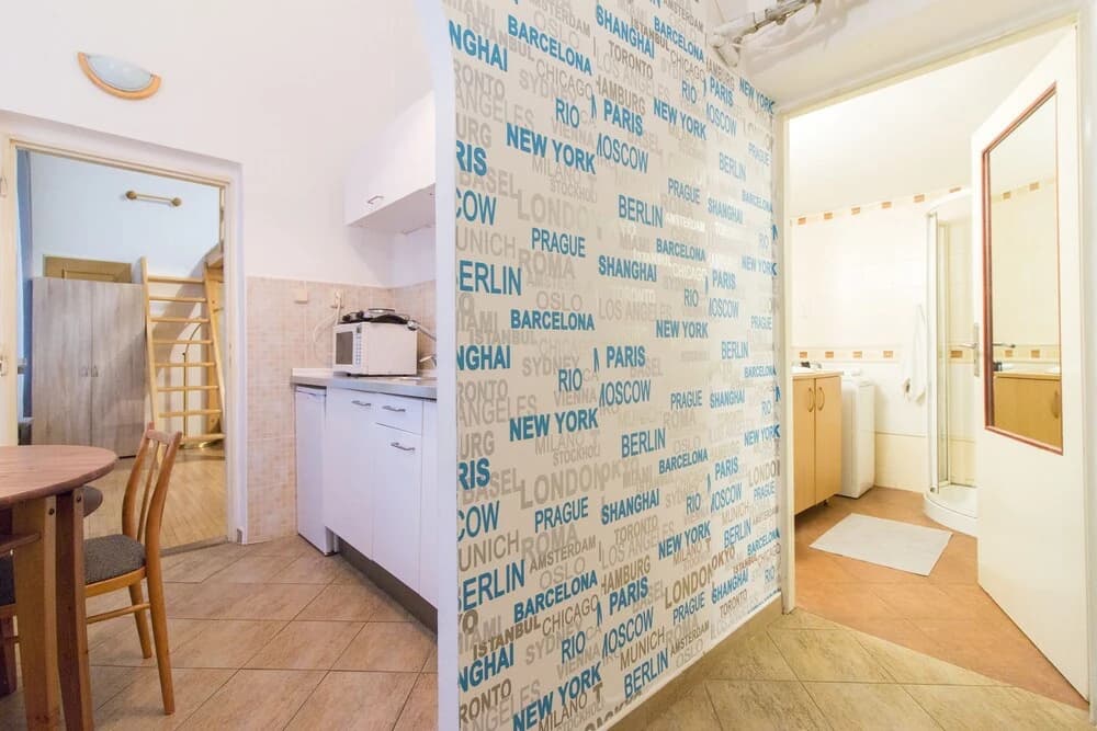 Cosy Apartment for 4 next to the Main Train Station by easyBNB - photo 13