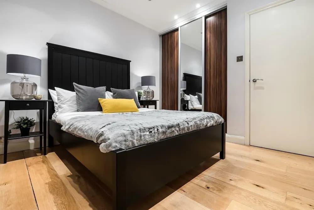 Old Compton Street Apartments - photo 6