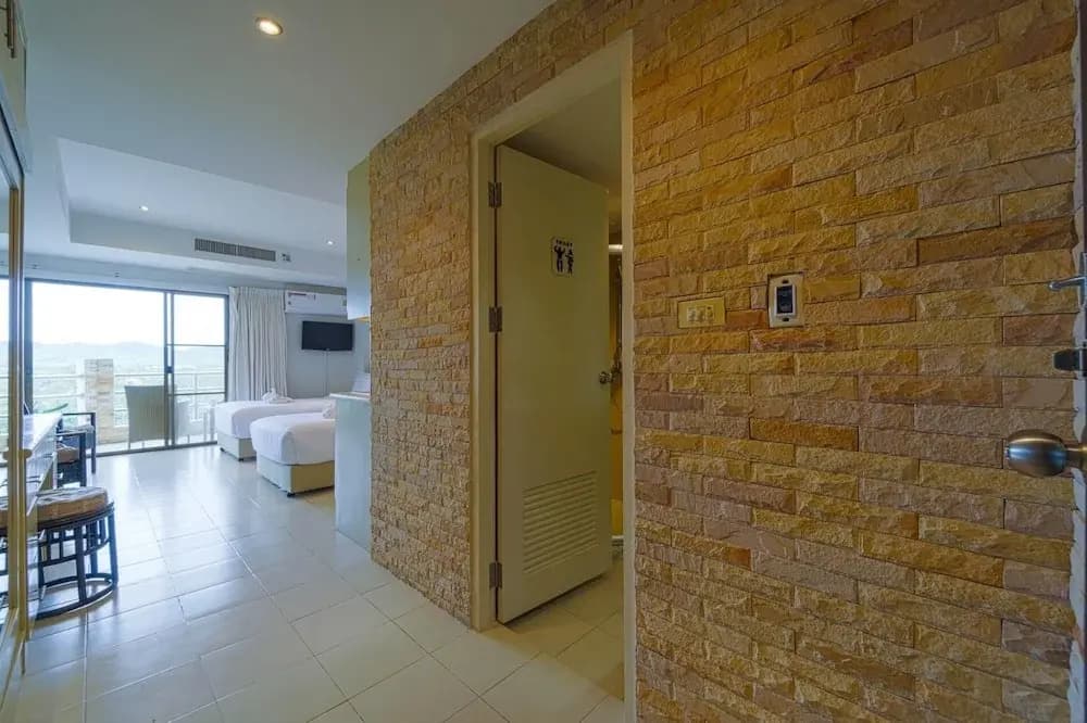 Beachfront Studio Condo-Seaview BW1 - photo 5