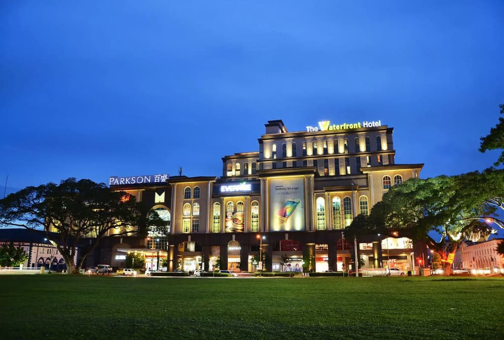 The Waterfront Hotel - photo 1