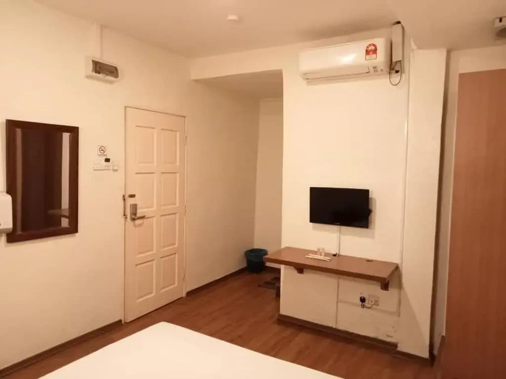 OYO 960 I Harmony Hotel - photo 12