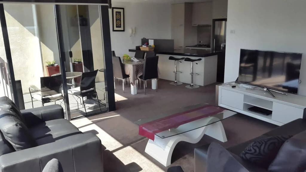 Dockland View Apartment - photo 5