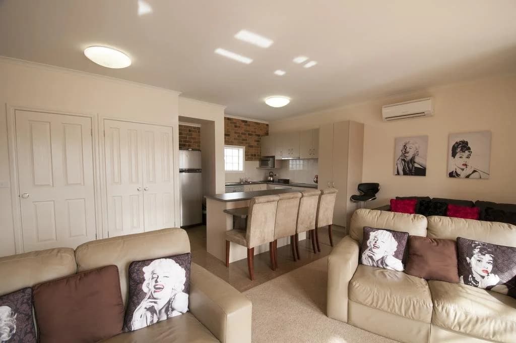 Yarra Glen Racecourse Apartments - photo 10