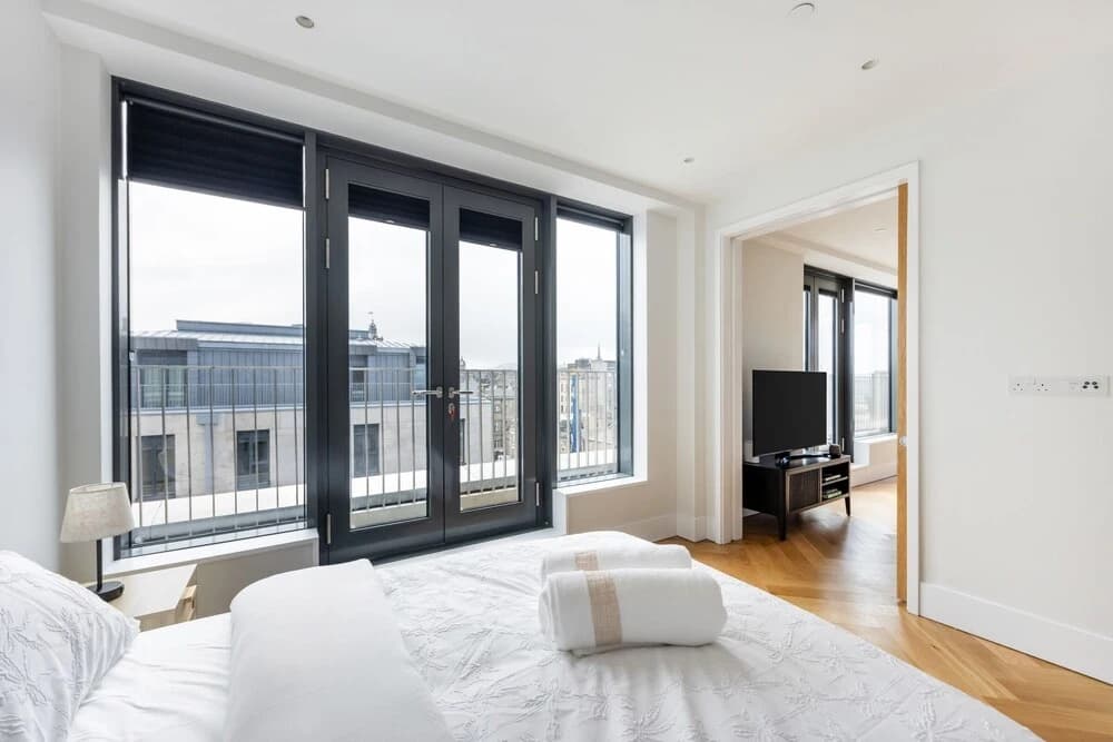 Central 3BR by Edinburgh Castle - photo 3