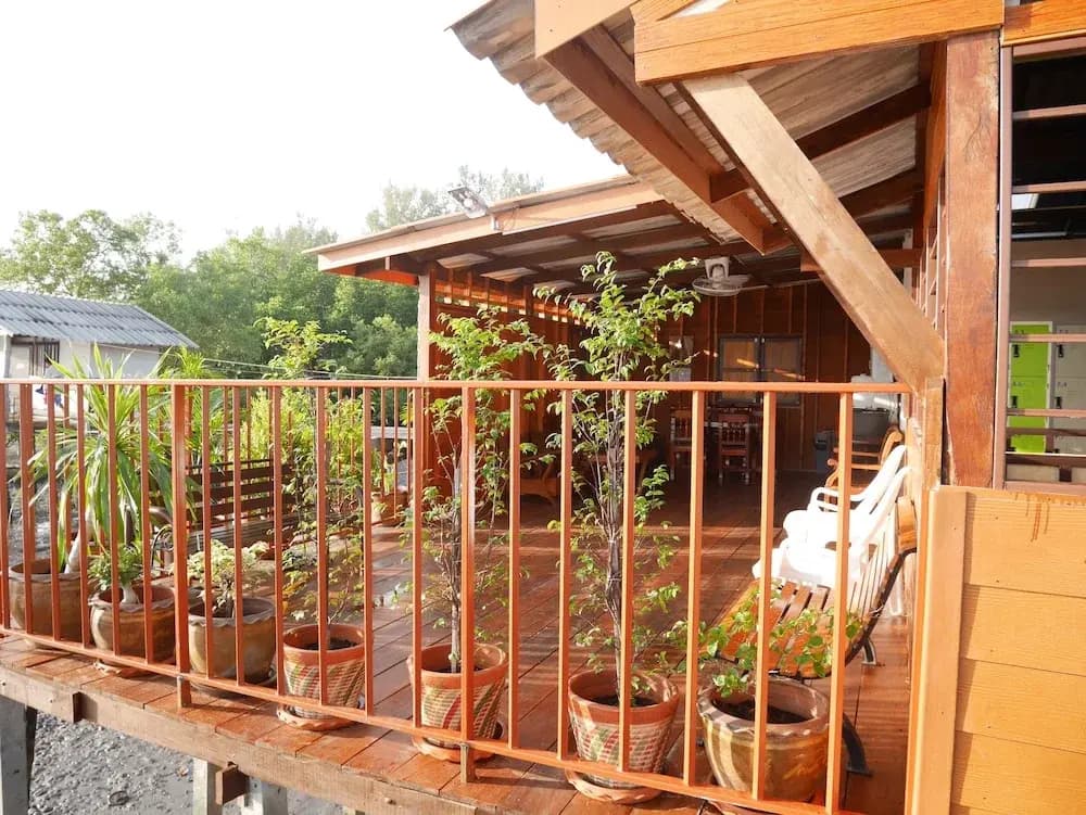Lanta Chaolay Hostel - photo 12