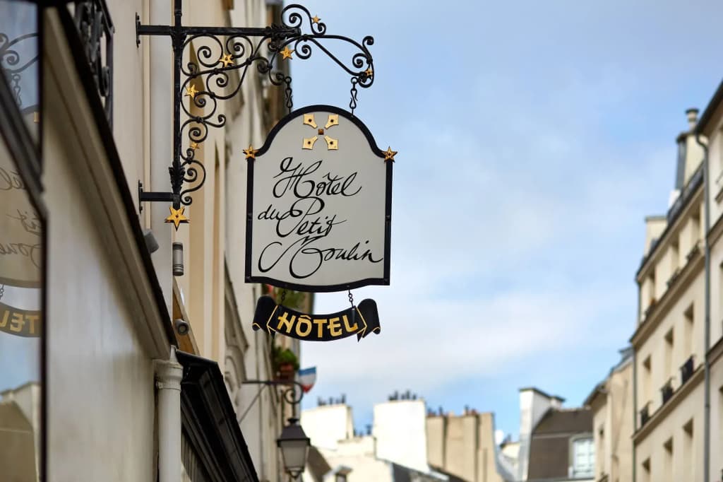 Hôtel du Petit Moulin, Haute Couture hotel by Lacroix - photo 1