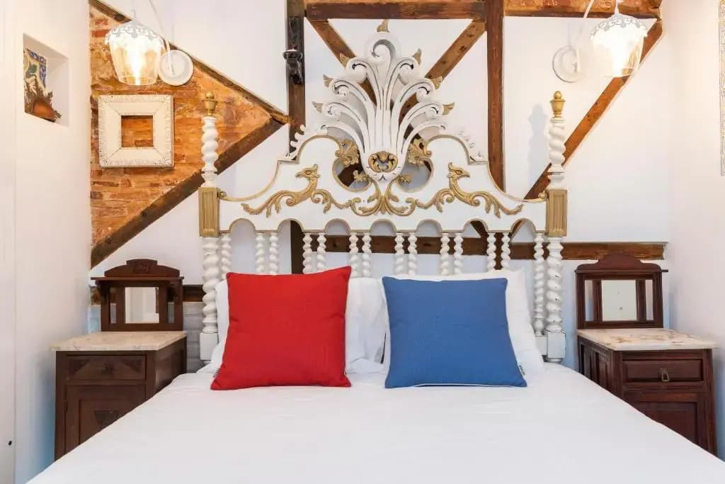 Romantic Medieval Apartment - photo 6