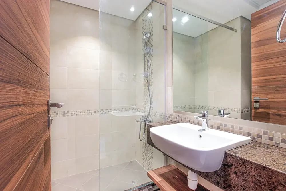 Luxurious 2BR Maids Eleganz Apt - photo 11