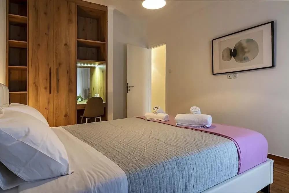 Elegant, spacious & minimalist aptm w/balcony - photo 4