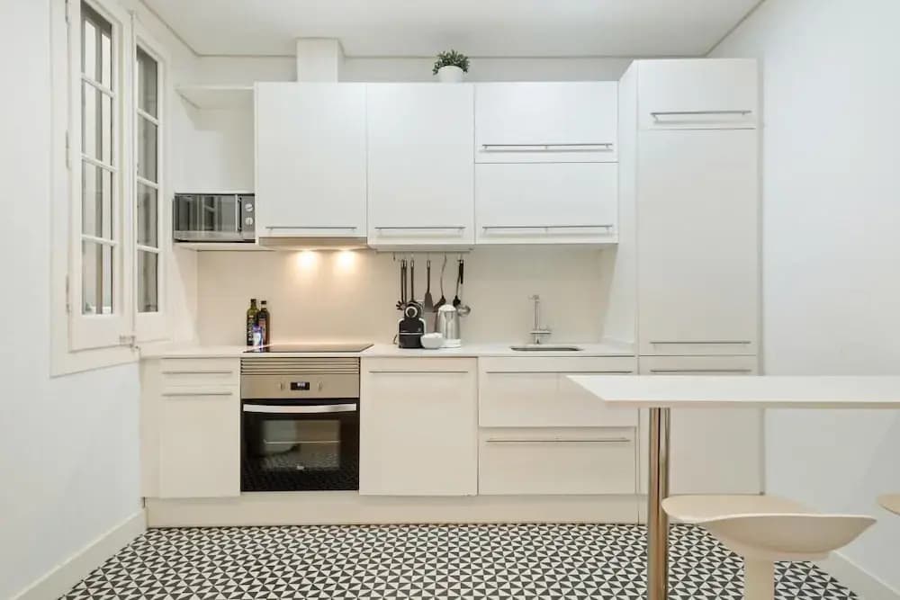 Stunning 2 Bedroom amd Bath Apartment in Eixample - photo 15