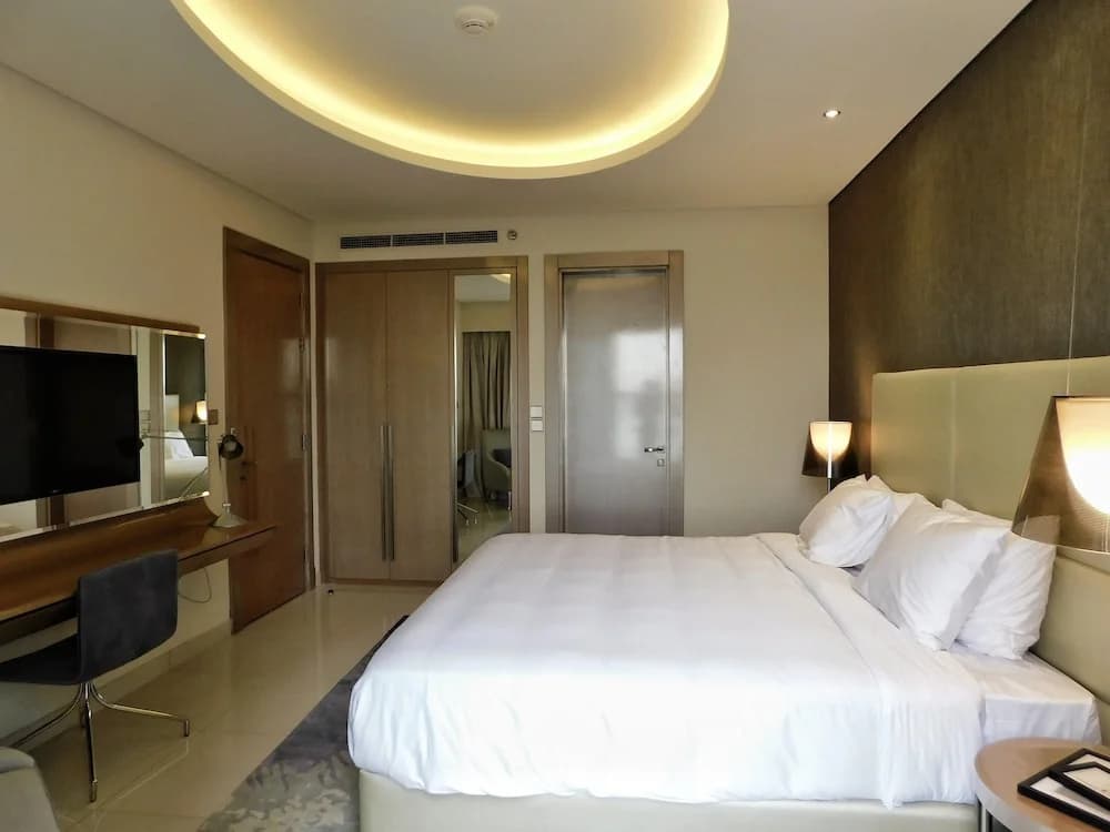 Luton Vacation Damac Paramount Tower - photo 5