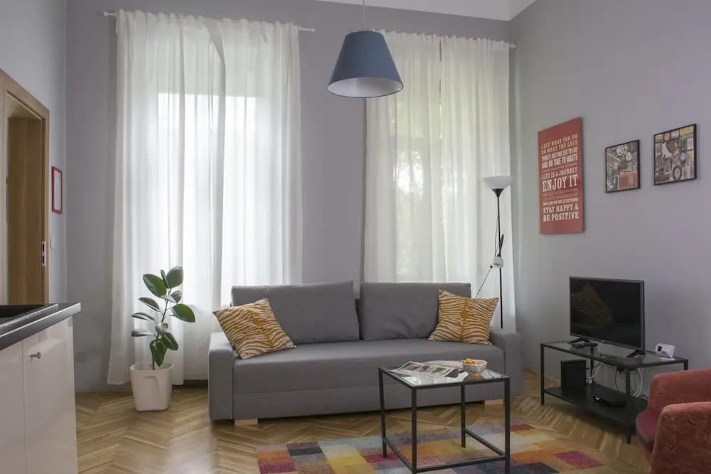 Curry Apartments - photo 5