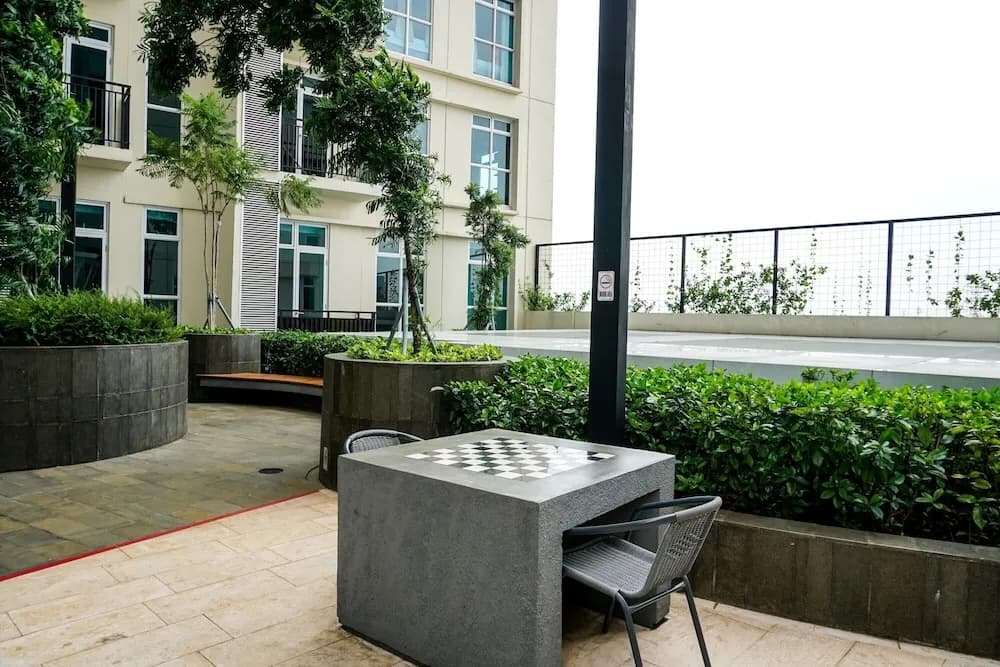Minimalist And Comfy Puri Orchard Studio Apartment - photo 14