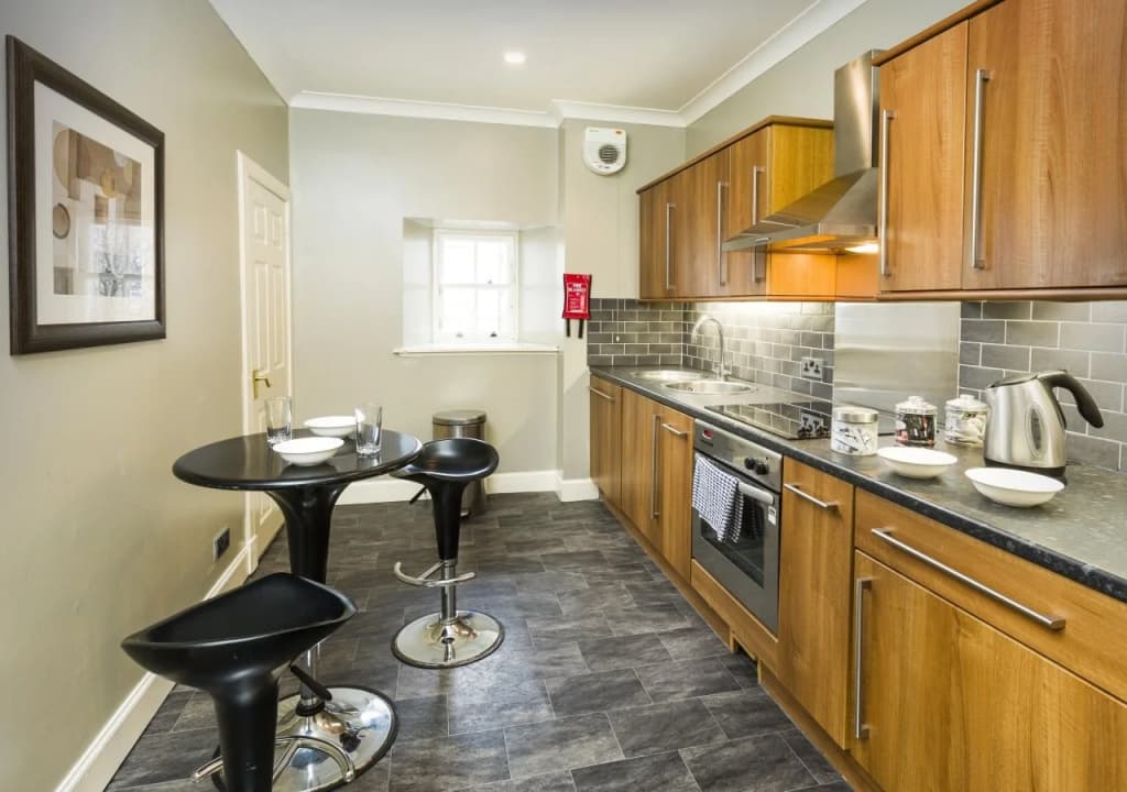 Nicolson Apartments - photo 2