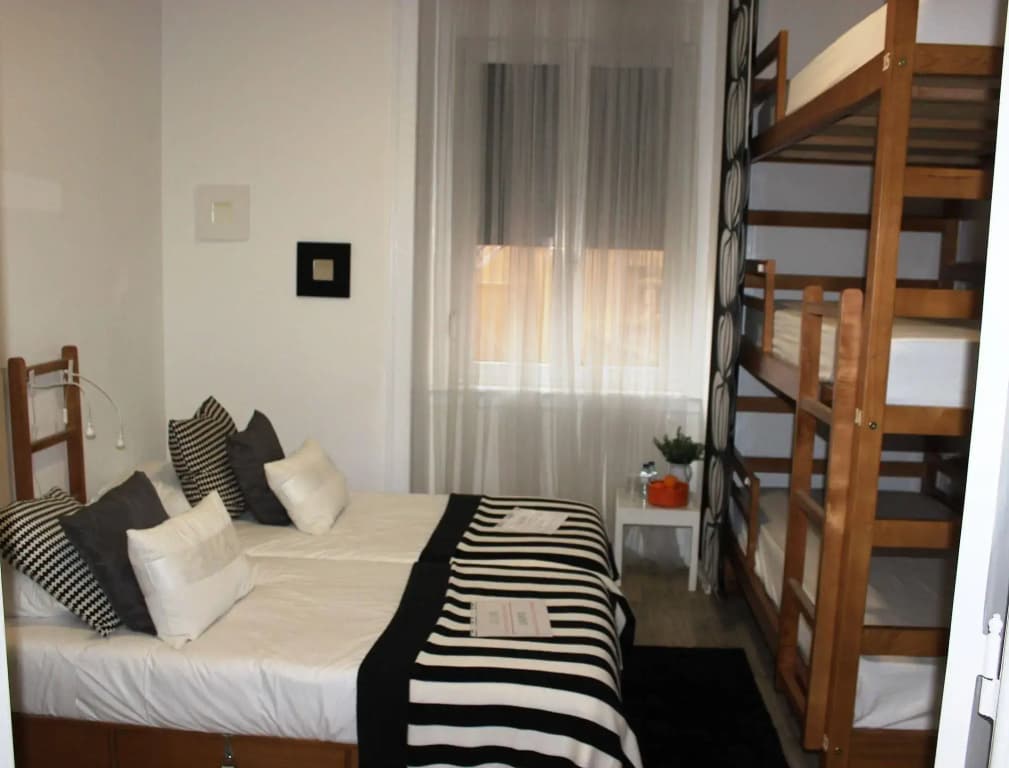 Royal Prince Hostel - photo 2