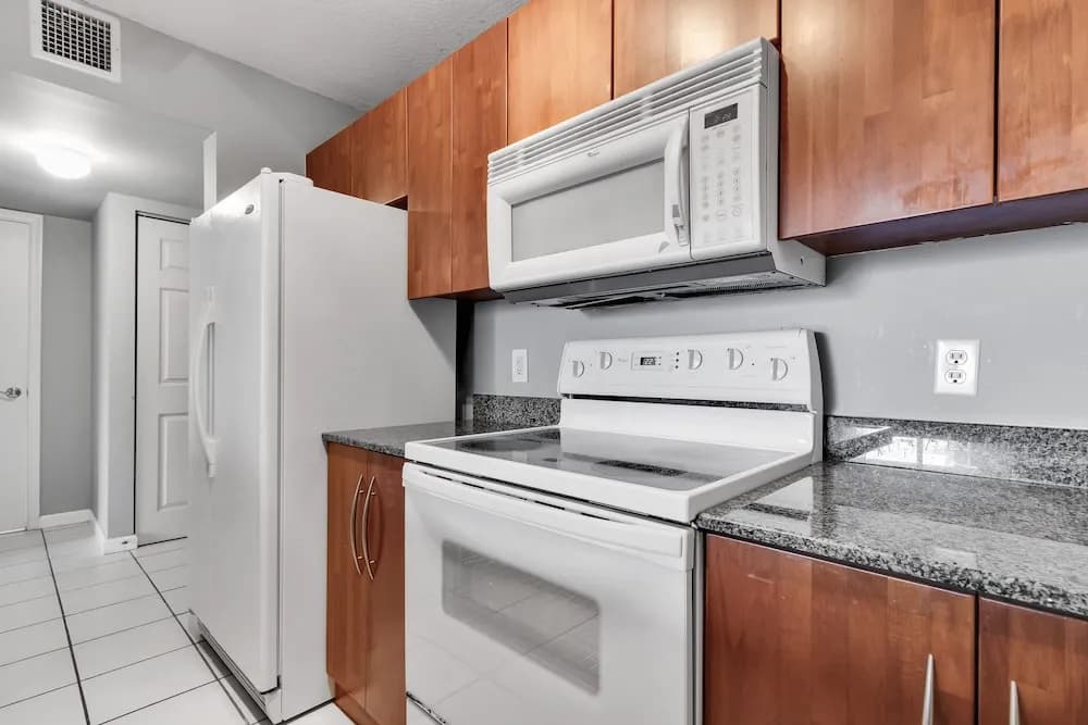 The Club at Brickell Bay Luxury Suites - photo 27