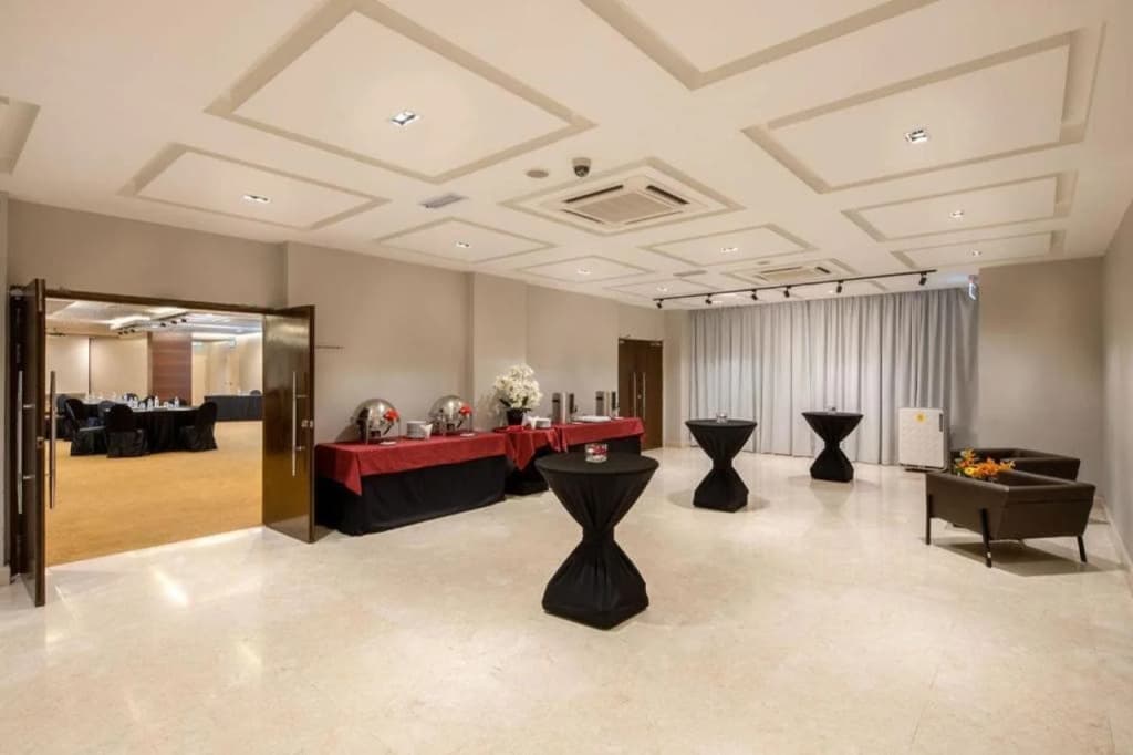 Rocana Hotel - photo 2