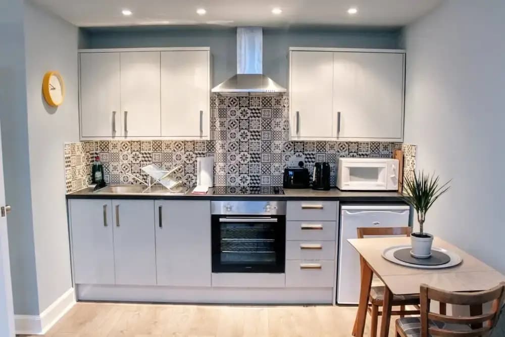 1 Bedroom Apartment In Edinburghs New Town - photo 9