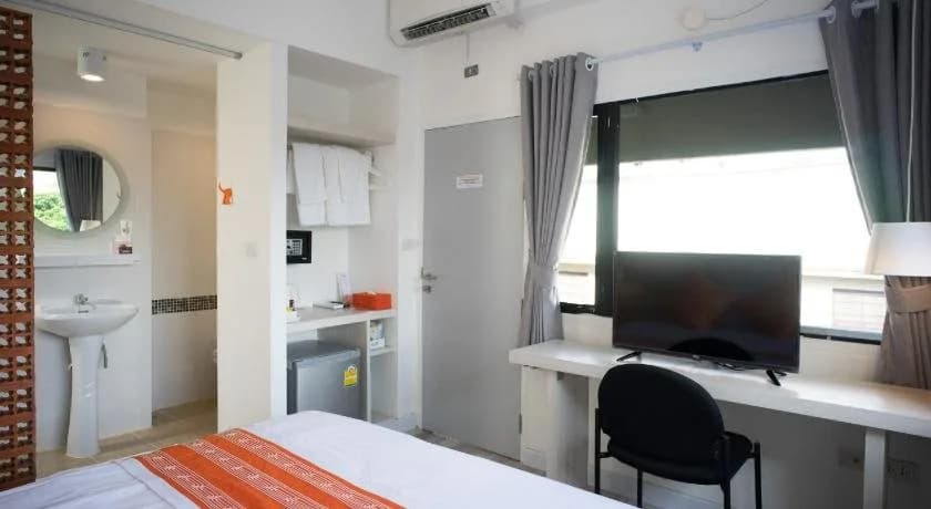 202 Hotel & Restaurant - main photo