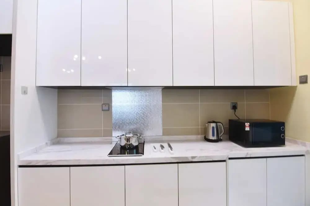 Cozy 1BR Suite at Tritower Steps to JB CIQ - photo 14