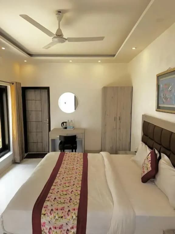 R Cottage Studio Apartments - photo 4