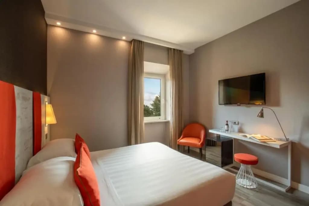 The Guardian Hotel - photo 12