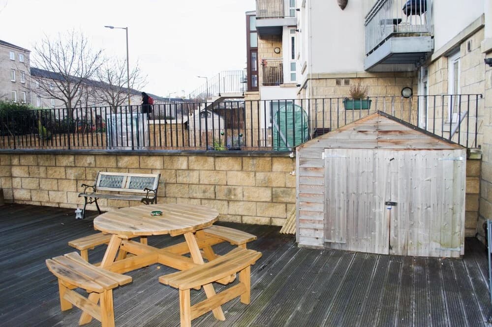 Bright 2 Bedroom Flat With Patio - photo 10