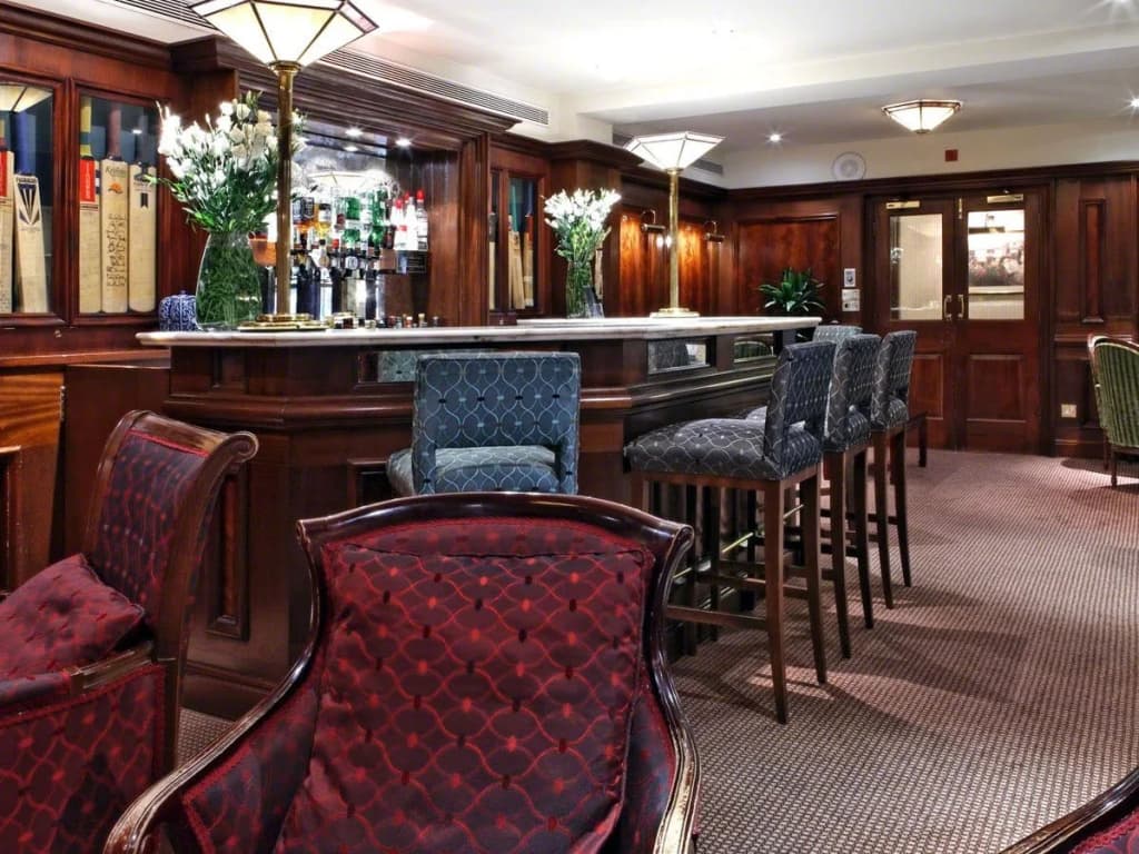 Rochester Hotel by Blue Orchid - photo 2