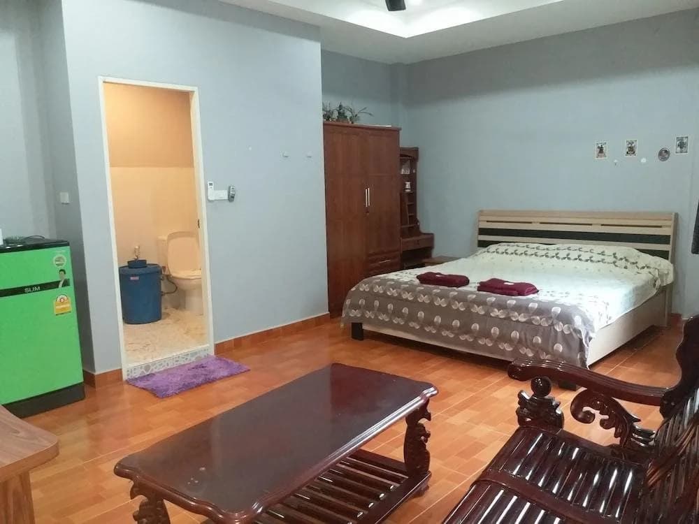 Tiger Bar & Guesthouse - photo 2