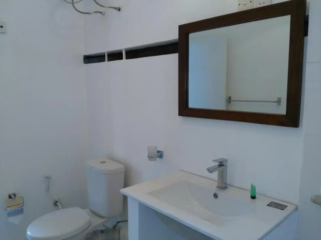 West Inn Colombo - photo 16