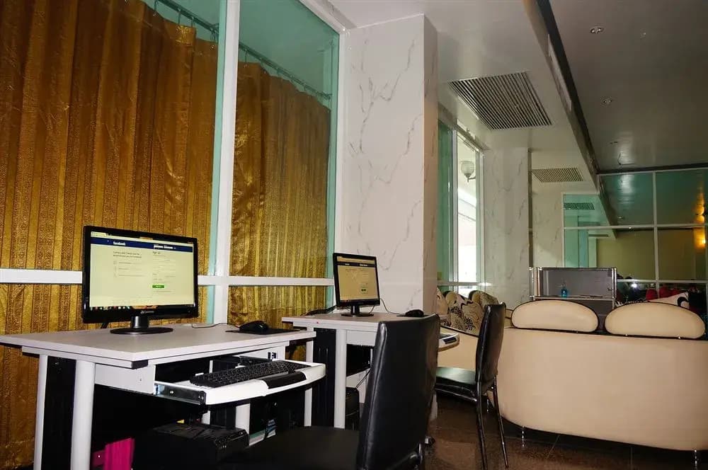 J Two S Pratunam Hotel - photo 17