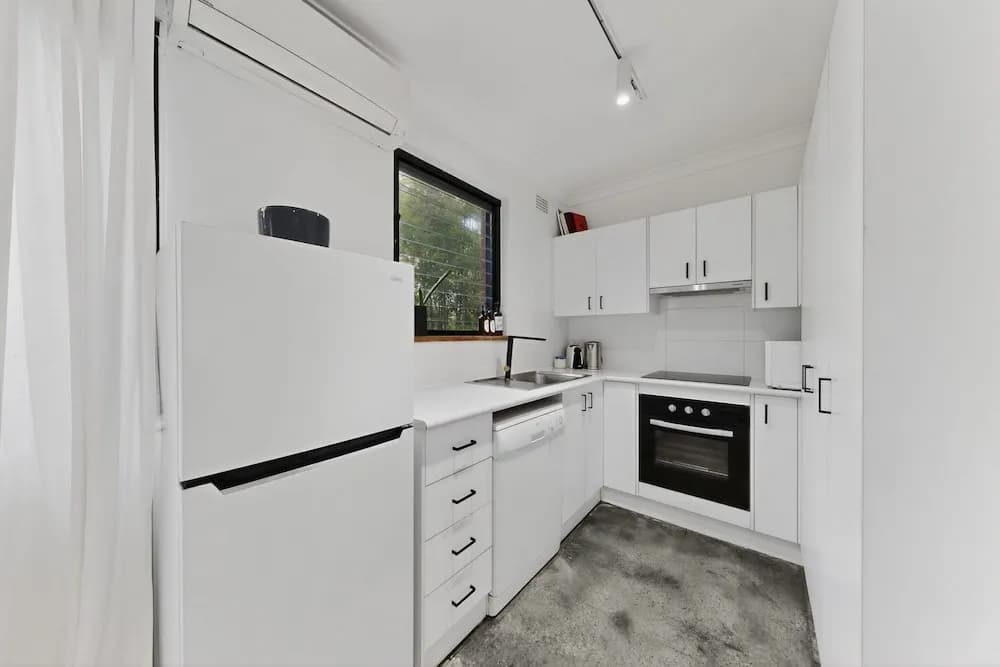 Beachside 1-bed Retreat With Parking Cronulla - photo 10