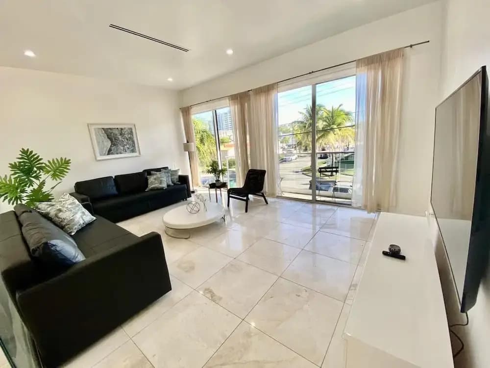 Family 3BR House W Amazing Private Pool Parking - photo 7