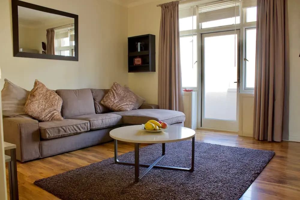 2 Bedroom Flat In Leafy Morningside - photo 5