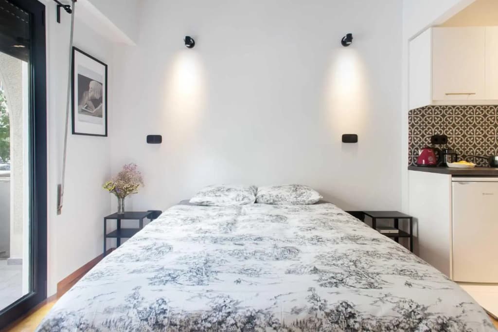 Newly renovated studio downtown Athens! - photo 2