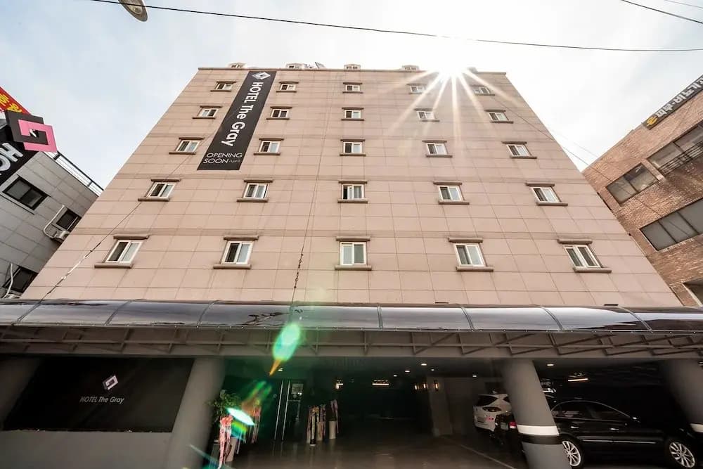 The Gray Hotel - photo 1