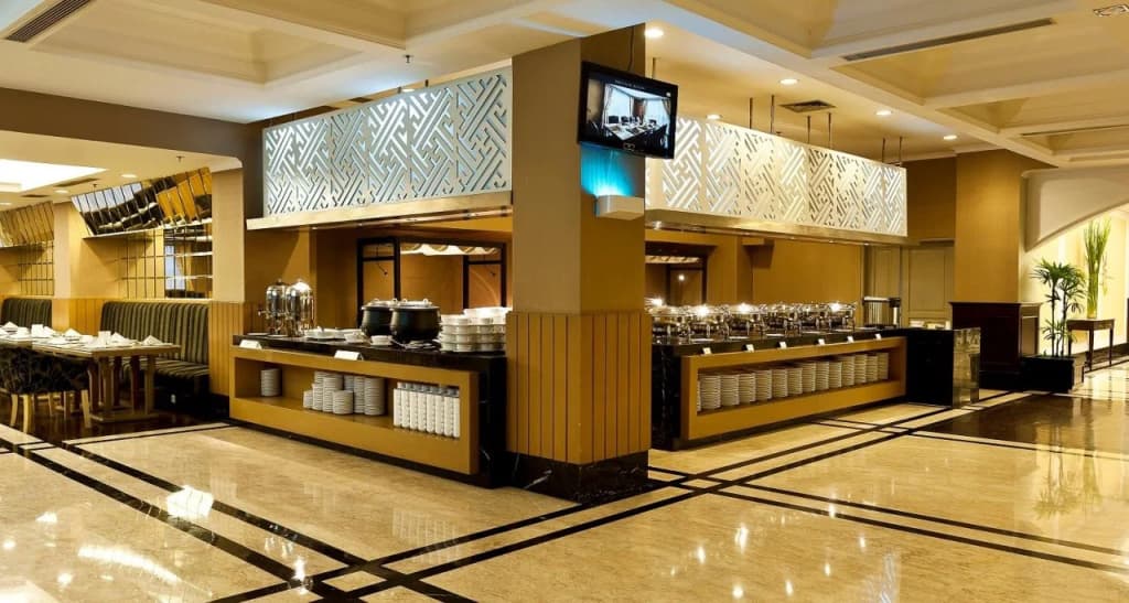 Royal Kuningan Hotel - photo 36