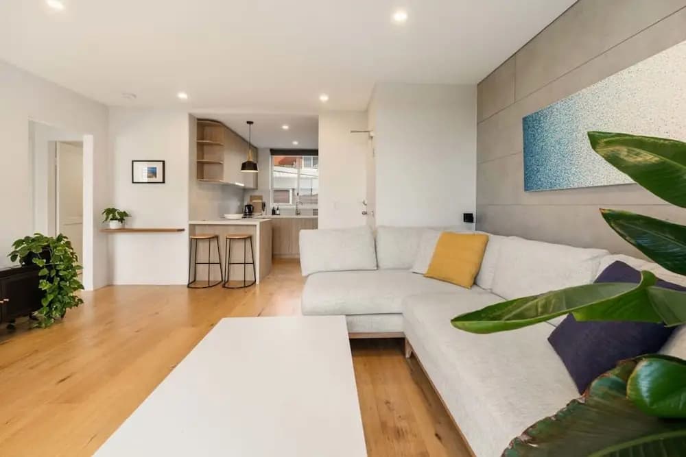 A Light Filled Contemporary Design Apartment - photo 4