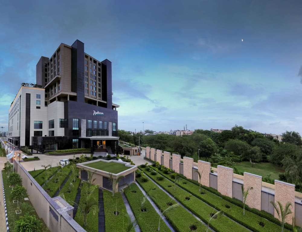 Radisson Blu Hotel New Delhi Paschim Vihar - photo 10