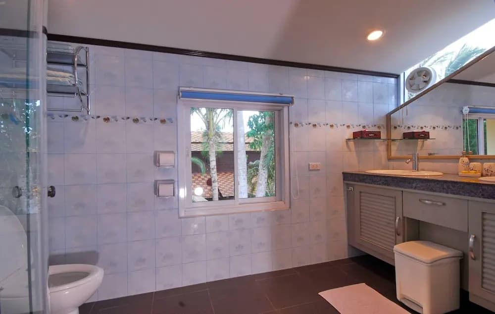 Beachfront Oasis With Private Pool and Jacuzzi on Samui's Bang Por Beach - photo 5