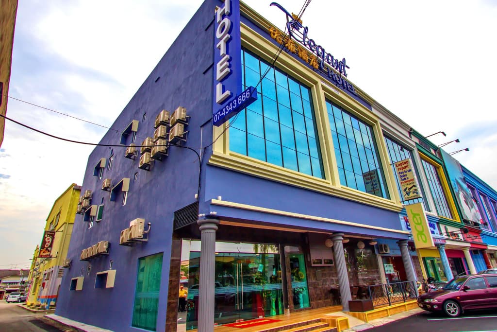 Elegant Hotel - photo 1