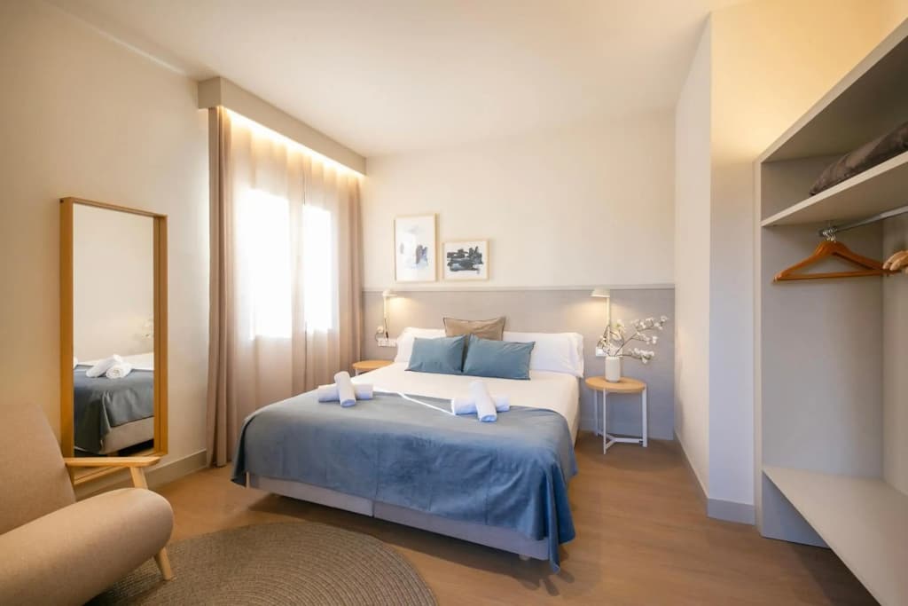 Fisa Rentals Ramblas Apartments - photo 3