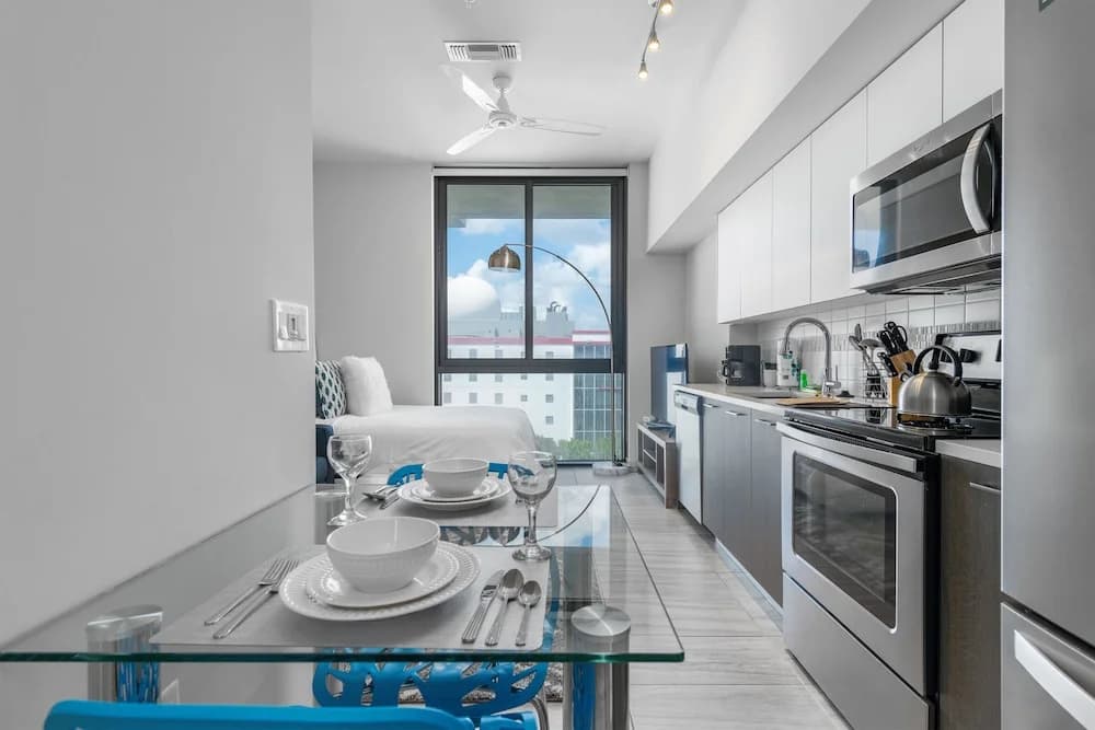 Bluebird Suites Downtown Brickell - photo 24