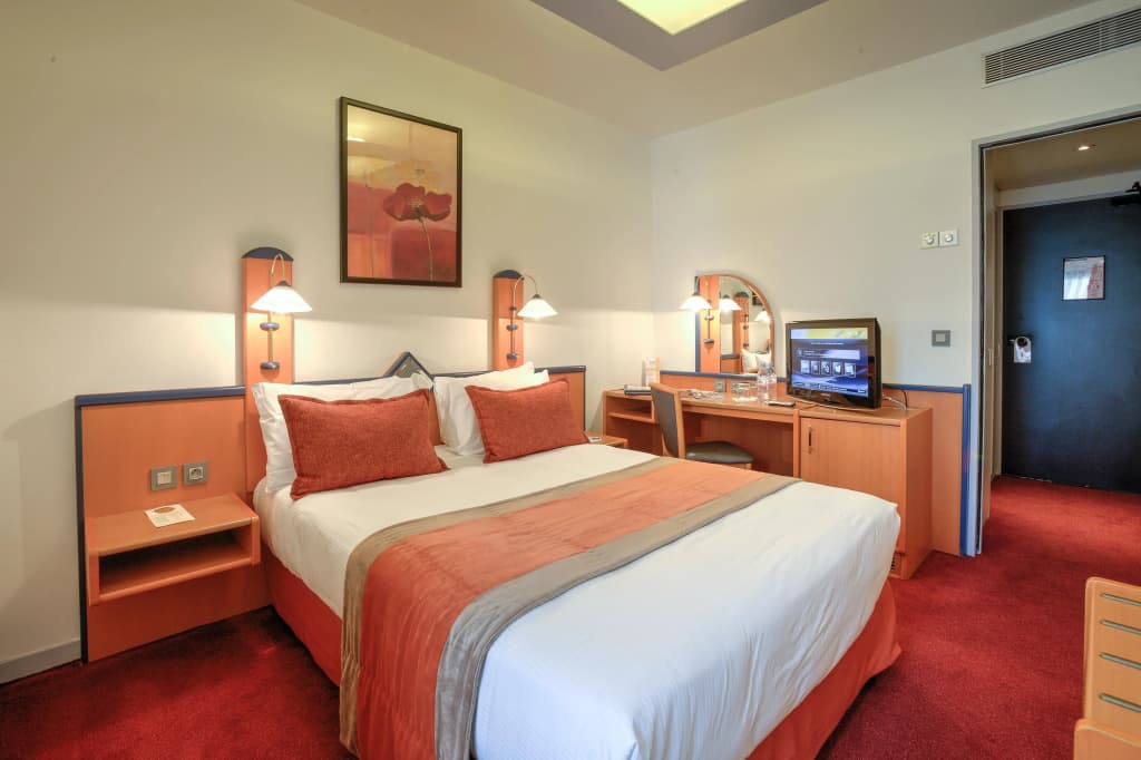 Opera Cadet Hotel - photo 4