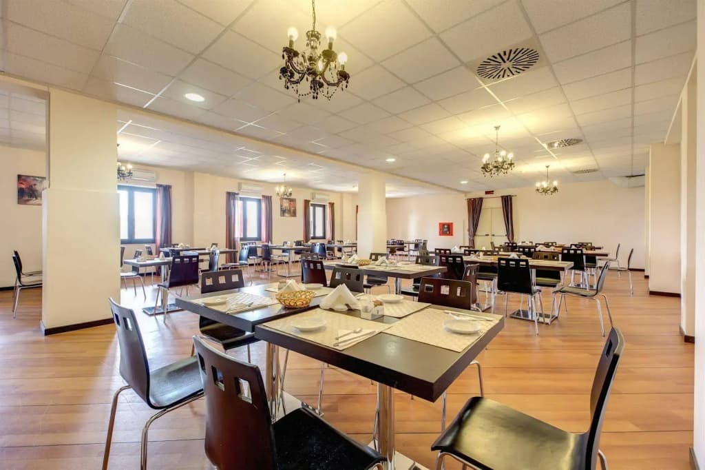Regal Park Hotel - photo 13