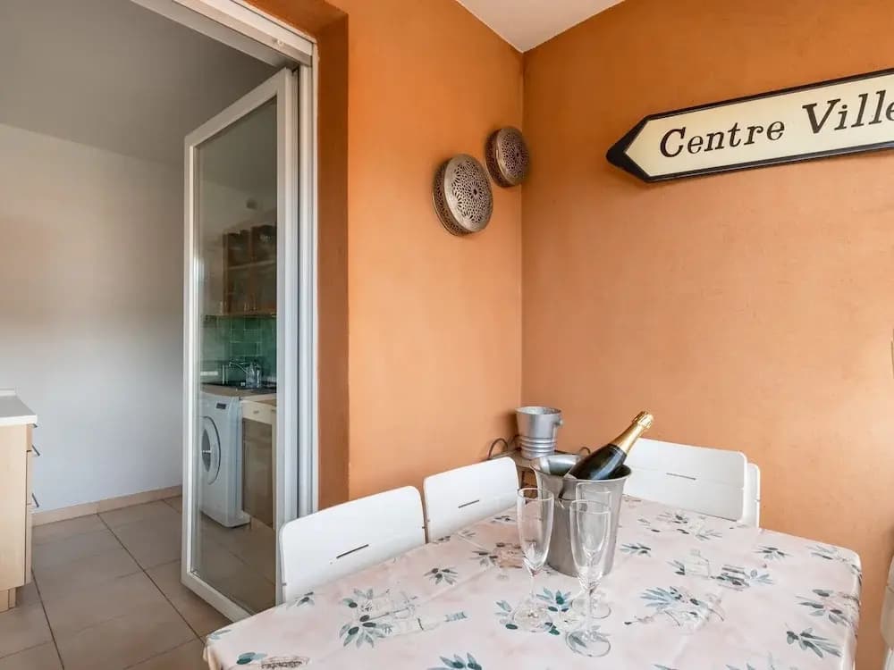 Elegant Holiday Home in Nice with Balcony - photo 2